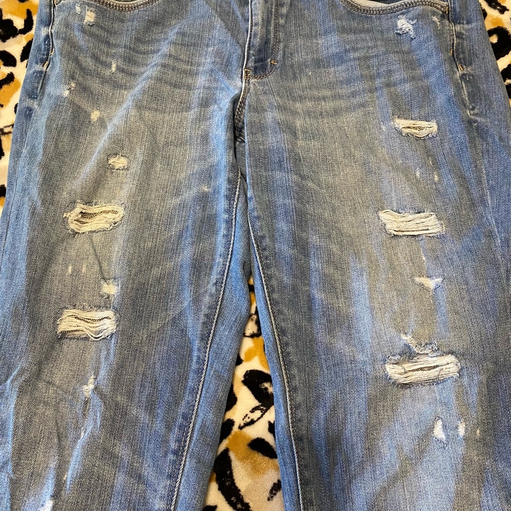 Distressed Blue Women's Jeans with Chain details